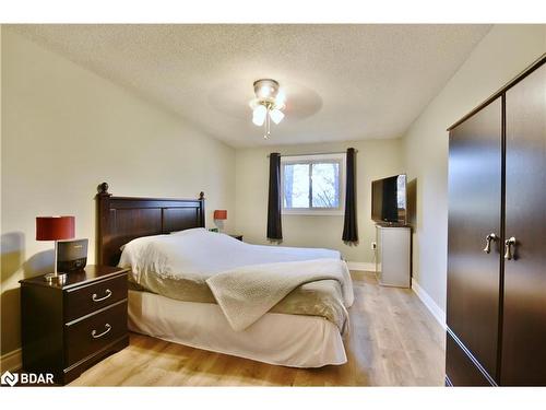 11 Pheasant Trail, Barrie, ON - Indoor Photo Showing Bedroom