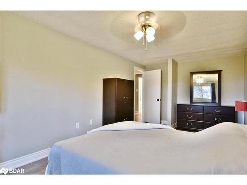 11 Pheasant Trail, Barrie, ON - Indoor Photo Showing Bedroom