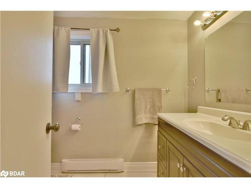 11 Pheasant Trail, Barrie, ON - Indoor Photo Showing Bathroom