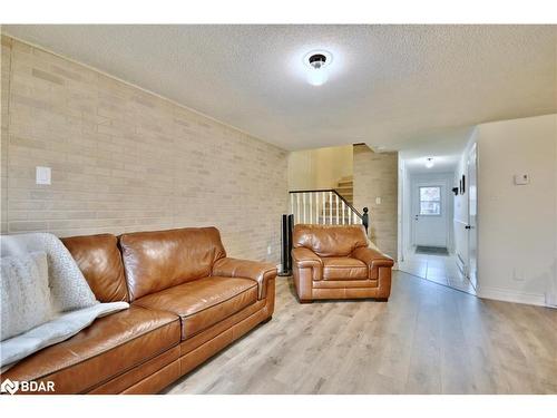 11 Pheasant Trail, Barrie, ON - Indoor Photo Showing Living Room