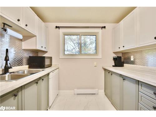 11 Pheasant Trail, Barrie, ON - Indoor Photo Showing Kitchen With Double Sink