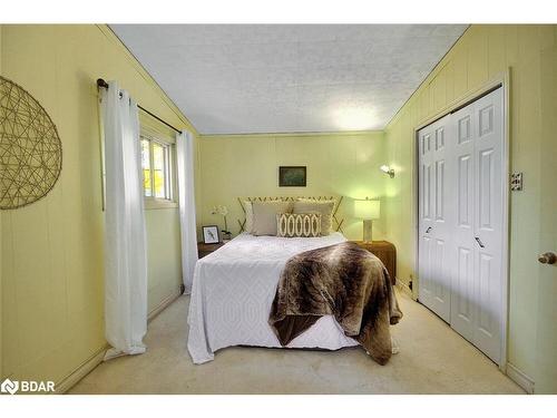 3301 Turnbull Drive, Cumberland Beach, ON - Indoor Photo Showing Bedroom