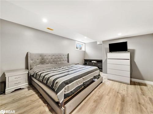 129 Bass Line, Oro-Medonte, ON - Indoor Photo Showing Bedroom