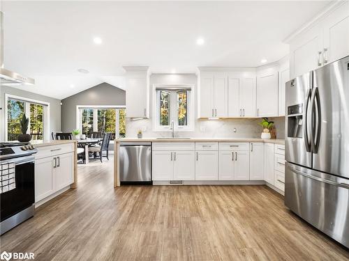 129 Bass Line, Oro-Medonte, ON - Indoor Photo Showing Kitchen With Upgraded Kitchen