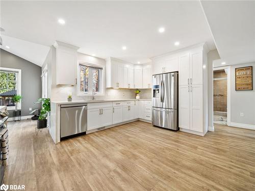 129 Bass Line, Oro-Medonte, ON - Indoor Photo Showing Kitchen