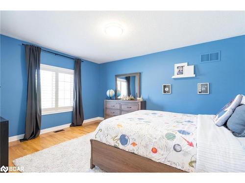 28 Camelot Square, Barrie, ON - Indoor Photo Showing Bedroom