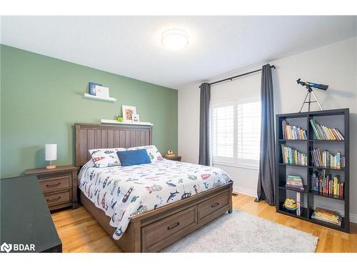 28 Camelot Square, Barrie, ON - Indoor Photo Showing Bedroom