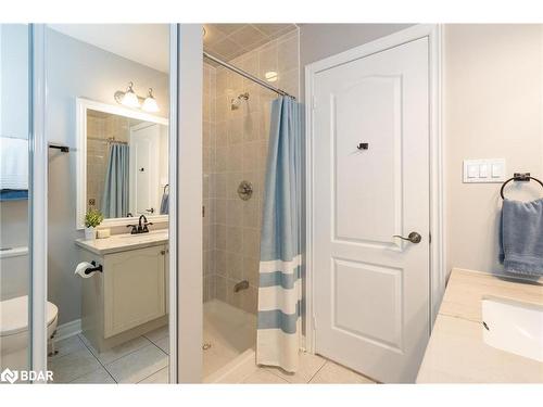 28 Camelot Square, Barrie, ON - Indoor Photo Showing Bathroom