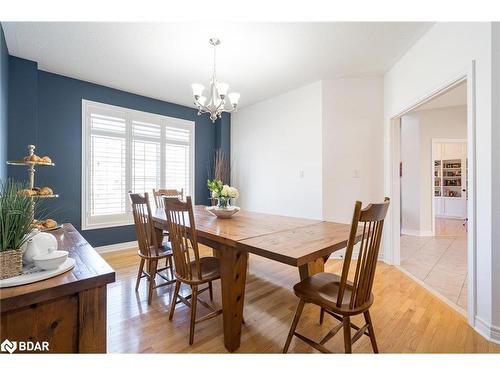 28 Camelot Square, Barrie, ON - Indoor Photo Showing Dining Room