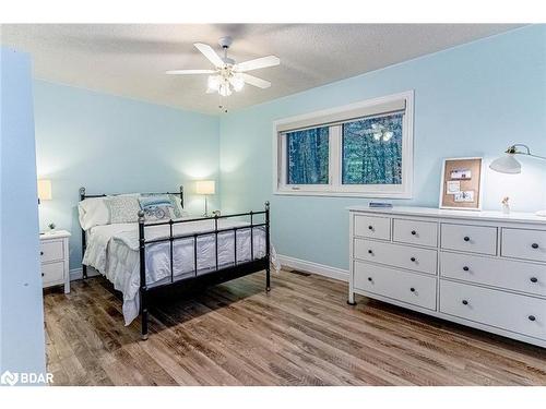 1166 Sunnidale Road, Springwater, ON - Indoor Photo Showing Bedroom