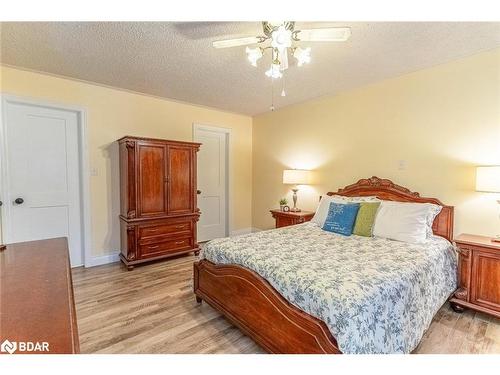 1166 Sunnidale Road, Springwater, ON - Indoor Photo Showing Bedroom