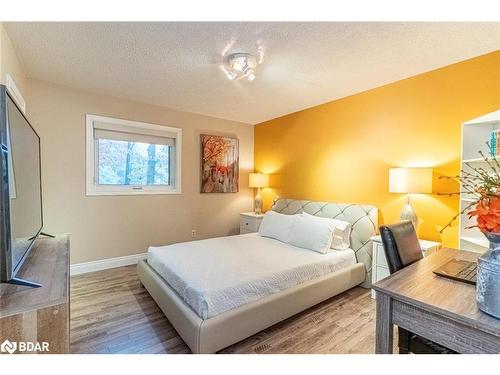 1166 Sunnidale Road, Springwater, ON - Indoor Photo Showing Bedroom