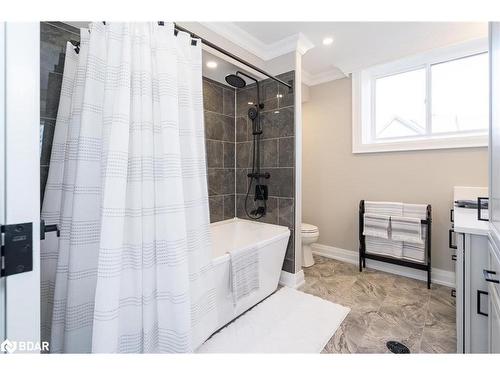 4454 North Valley Lane, Severn, ON - Indoor Photo Showing Bathroom