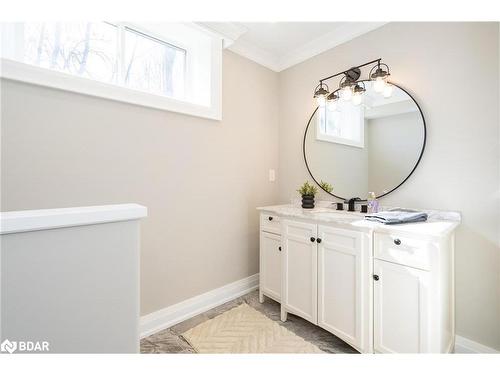 4454 North Valley Lane, Severn, ON - Indoor Photo Showing Bathroom