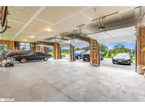 4454 North Valley Lane, Severn, ON - Indoor Photo Showing Garage