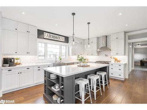 141 Dale Crescent, Bradford West Gwillimbury, ON - Indoor Photo Showing Kitchen With Upgraded Kitchen