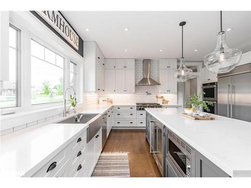 141 Dale Crescent, Bradford West Gwillimbury, ON - Indoor Photo Showing Kitchen With Upgraded Kitchen