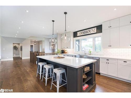 141 Dale Crescent, Bradford West Gwillimbury, ON - Indoor Photo Showing Kitchen With Upgraded Kitchen