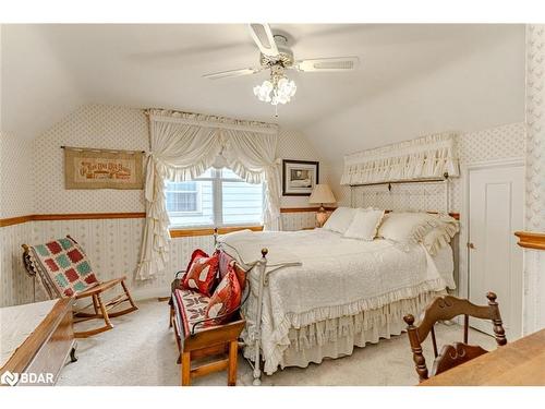 63 Nelson Street, Barrie, ON - Indoor Photo Showing Bedroom