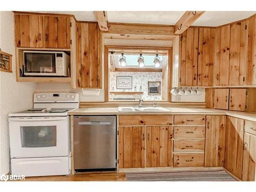 63 Nelson Street, Barrie, ON - Indoor Photo Showing Kitchen