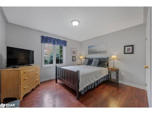 30 Hickory Lane, Oro-Medonte, ON - Indoor Photo Showing Bedroom