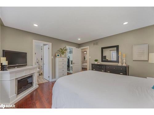 30 Hickory Lane, Oro-Medonte, ON - Indoor Photo Showing Bedroom