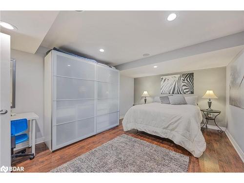 30 Hickory Lane, Oro-Medonte, ON - Indoor Photo Showing Bedroom