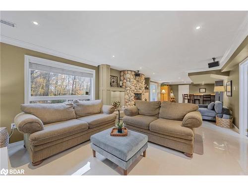 30 Hickory Lane, Oro-Medonte, ON - Indoor Photo Showing Living Room