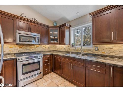 30 Hickory Lane, Oro-Medonte, ON - Indoor Photo Showing Kitchen With Double Sink