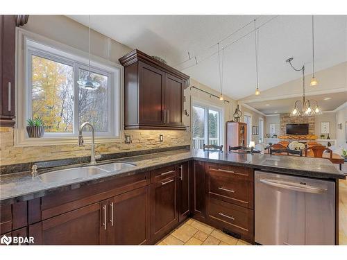 30 Hickory Lane, Oro-Medonte, ON - Indoor Photo Showing Kitchen With Double Sink