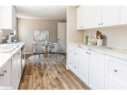 230B Cindy Lane, Essa, ON - Indoor Photo Showing Kitchen