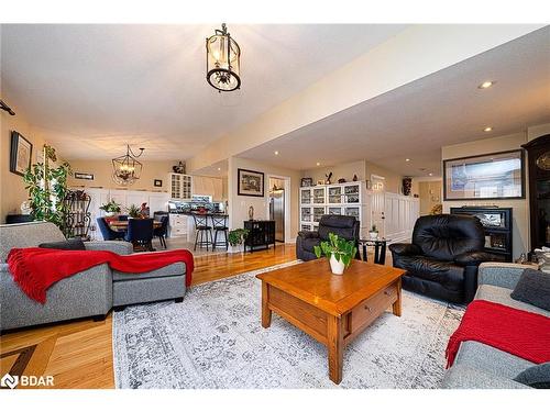 28 Thrushwood Trail, Lindsay, ON - Indoor Photo Showing Living Room