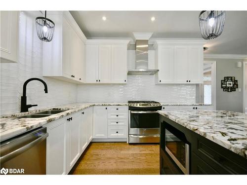 5 Kanata Court Court, Barrie, ON - Indoor Photo Showing Kitchen With Double Sink With Upgraded Kitchen