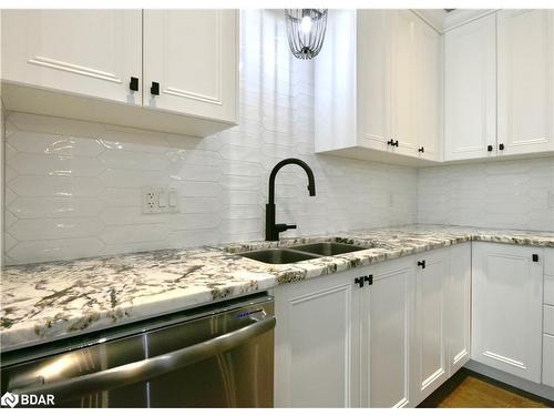 5 Kanata Court Court, Barrie, ON - Indoor Photo Showing Kitchen With Double Sink With Upgraded Kitchen