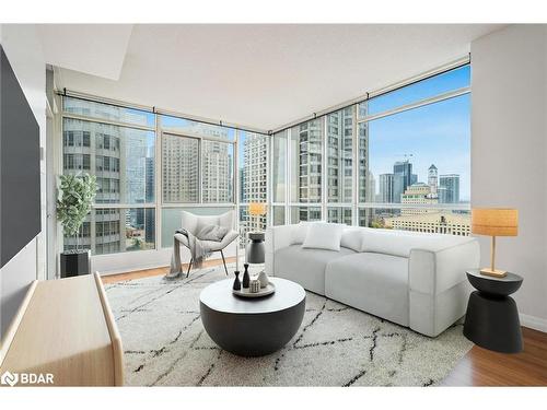 1702-225 Webb Drive, Mississauga, ON - Indoor Photo Showing Living Room