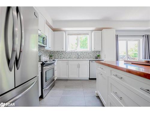 20-376 Blake Street, Barrie, ON - Indoor Photo Showing Kitchen With Upgraded Kitchen