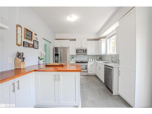 20-376 Blake Street, Barrie, ON - Indoor Photo Showing Kitchen