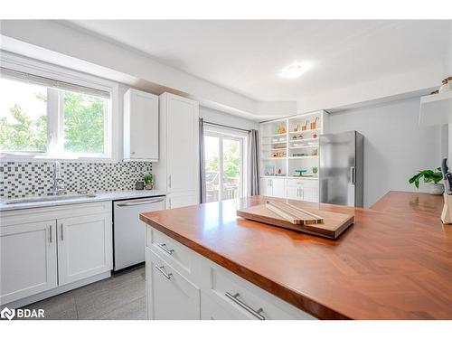 20-376 Blake Street, Barrie, ON - Indoor Photo Showing Kitchen