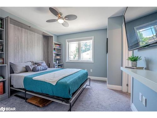 20-376 Blake Street, Barrie, ON - Indoor Photo Showing Bedroom