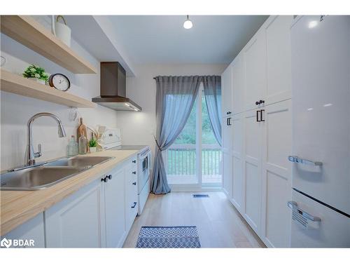 126 Nith River Way, Ayr, ON - Indoor Photo Showing Kitchen With Double Sink