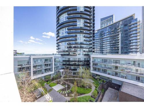 201-80 Marine Parade Drive, Etobicoke, ON - Outdoor