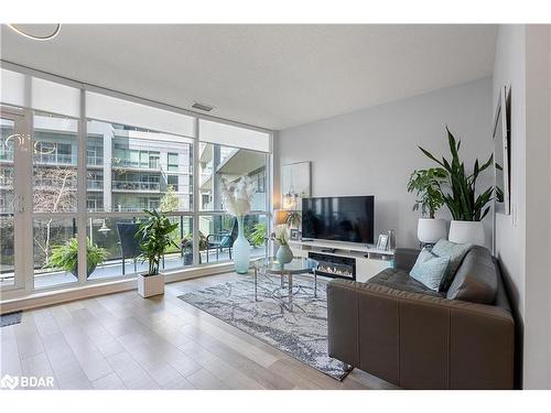 201-80 Marine Parade Drive, Etobicoke, ON - Indoor Photo Showing Living Room