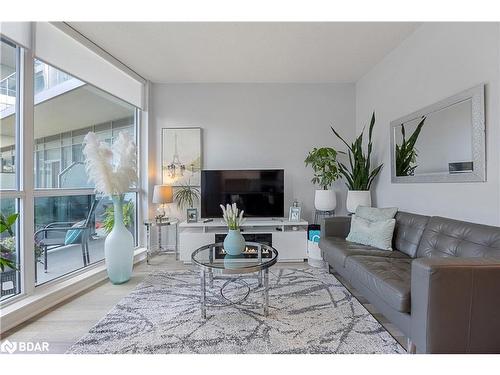 201-80 Marine Parade Drive, Etobicoke, ON - Indoor Photo Showing Living Room