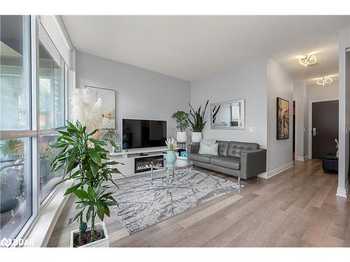 201-80 Marine Parade Drive, Etobicoke, ON - Indoor Photo Showing Living Room