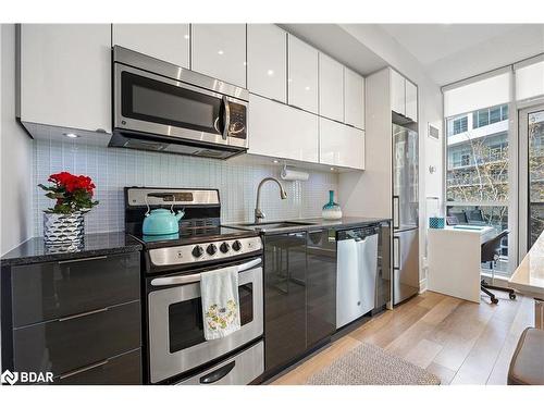 201-80 Marine Parade Drive, Etobicoke, ON - Indoor Photo Showing Kitchen