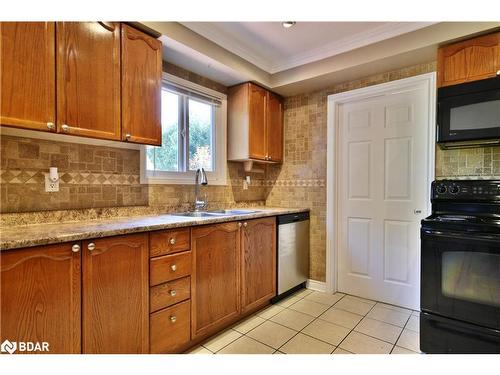 2094 Fennell Drive, Innisfil, ON - Indoor Photo Showing Kitchen