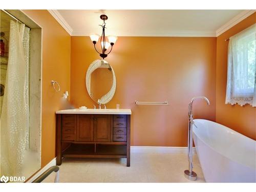 2094 Fennell Drive, Innisfil, ON - Indoor Photo Showing Bathroom