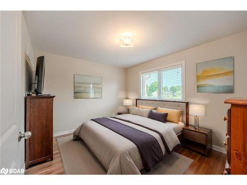 21 Keyzer Drive, Oro-Medonte, ON - Indoor Photo Showing Bedroom