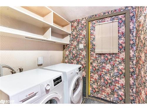 3932 Alderly Avenue, Innisfil, ON - Indoor Photo Showing Laundry Room