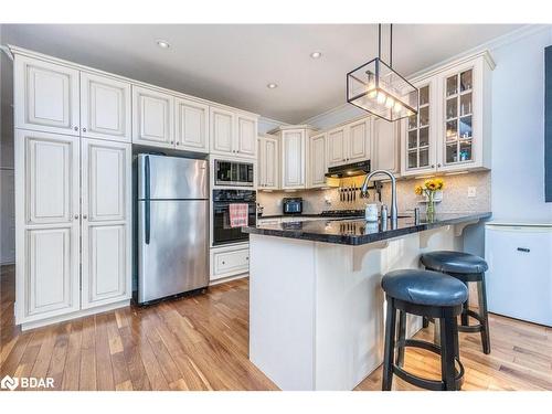 668 Cedar Street, Shelburne, ON - Indoor Photo Showing Kitchen With Upgraded Kitchen